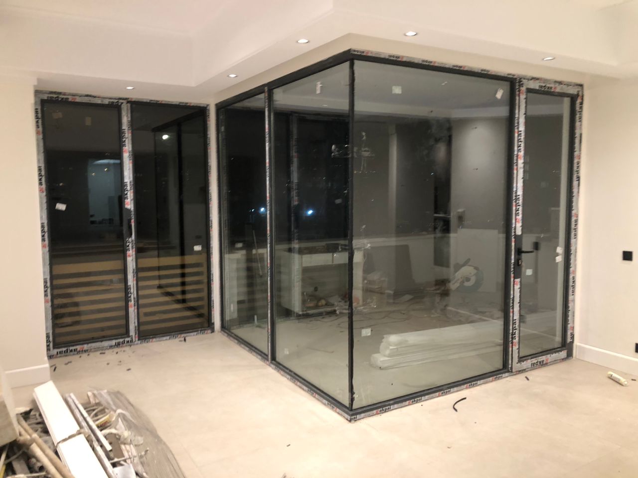 خدمات شیشه سکوریت و پنجره دوجداره یزدان در پرند